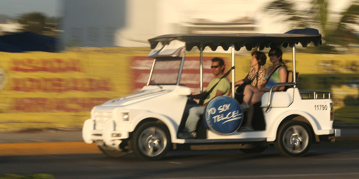 Pulmonia taxi on the Malecon in Mazatlan
