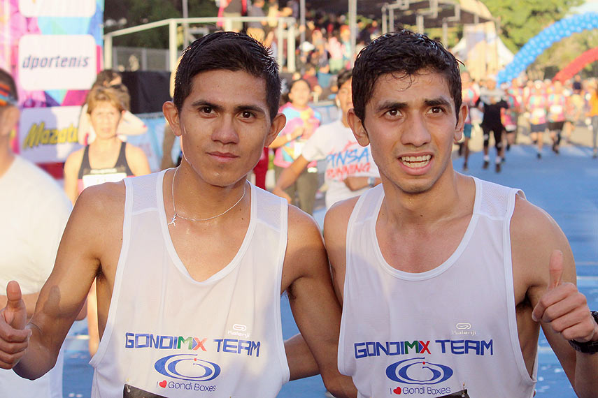 Ganadores de la l�nea de meta de Mazatlán Maratón 2018