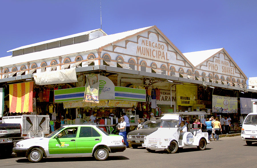 Fuera de Mercado Pino Suánrez en Mazatlán