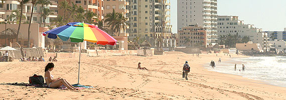 Tomar el sol en la playa de Playa Camarón
